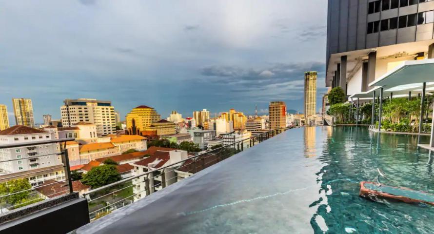 Tropicana 218 Macalister Sea & City View By Staycation Homestay George Town Bagian luar foto